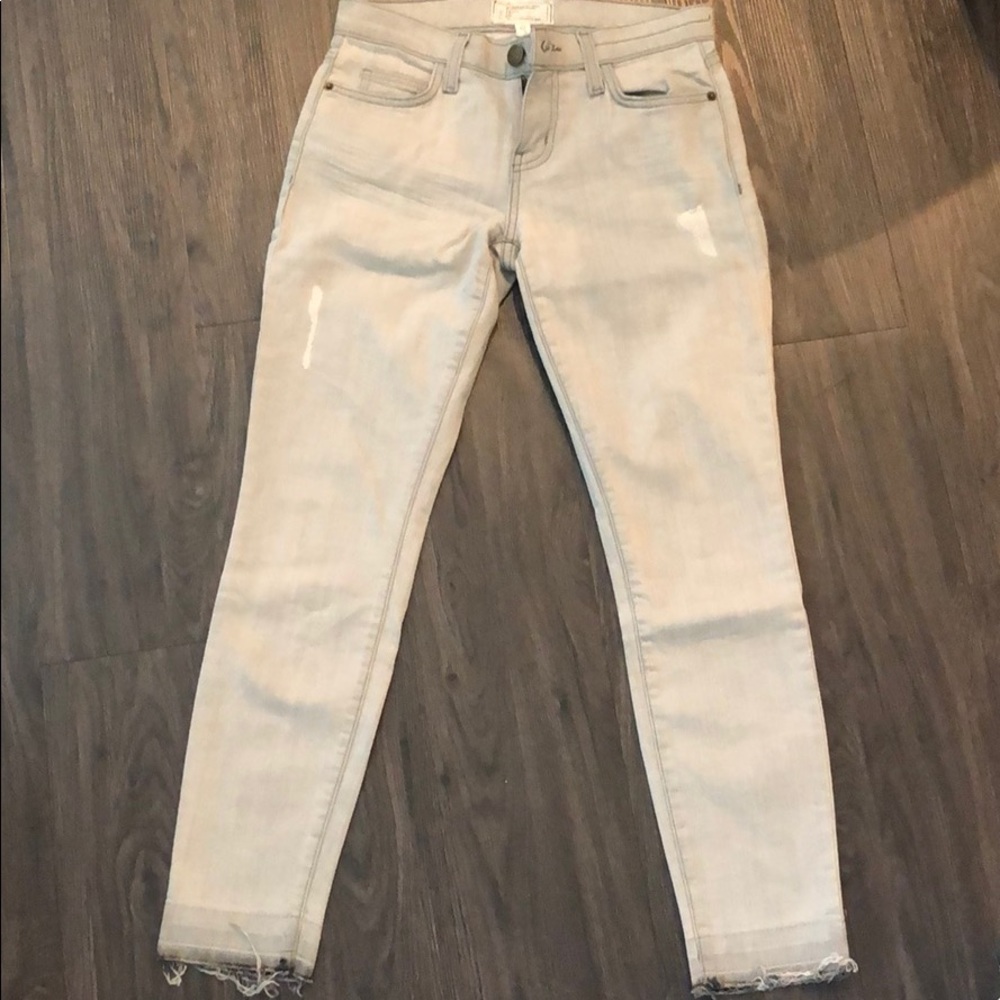 Light grey cropped skinny jeans